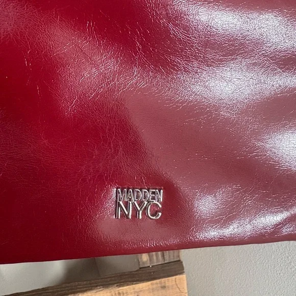 Steve Madden Burgundy shoulder Tote Bag with coin purse - Picture 7 of 10